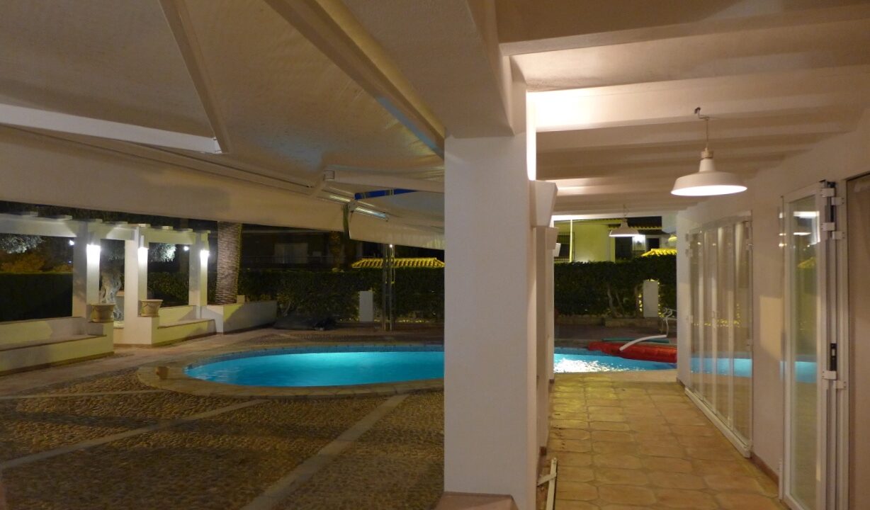 35 piscina chalet individual Benidorm